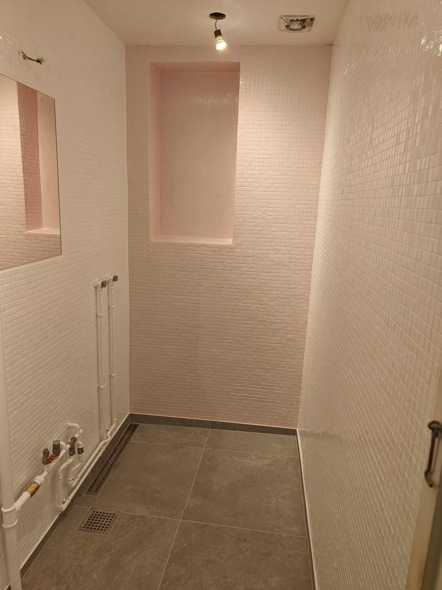 Refinished Mid Gloss Pink and White Tile Walls