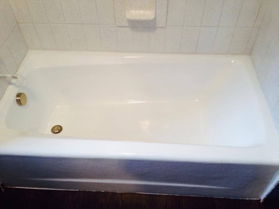 White Tub, Faux Granite Tiles