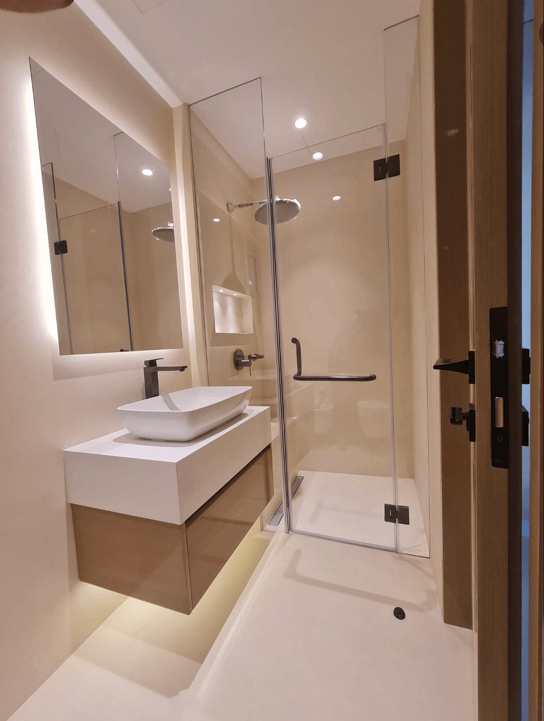 Full bathroom finished in microcement with seamless walls and floor