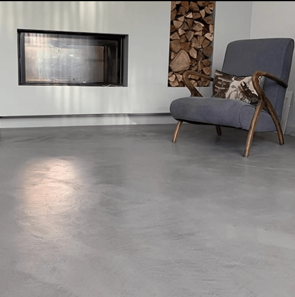 Seamless microcement floor with modern concrete finish in Montana